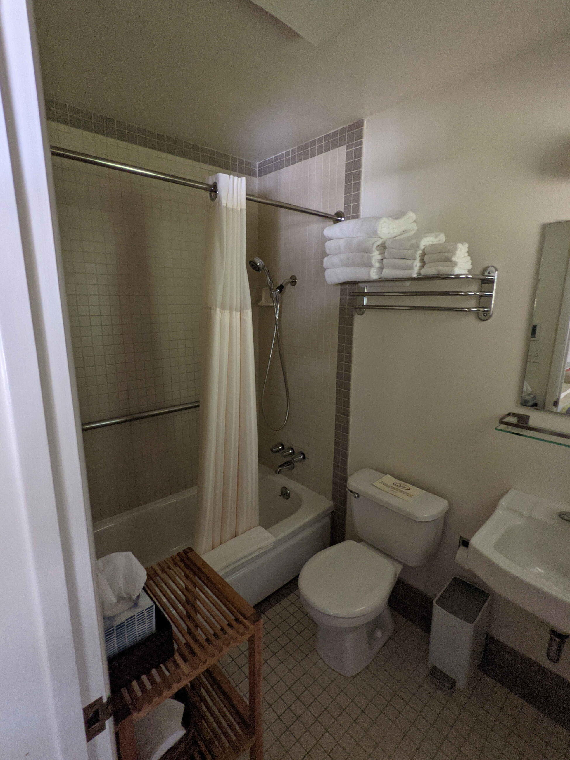 Suite 2 bathroom
