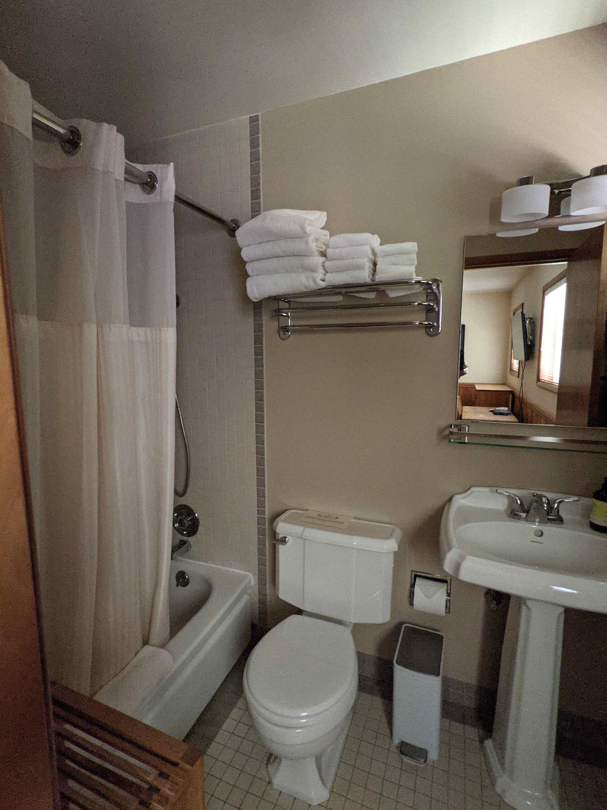Suite 4 bathroom