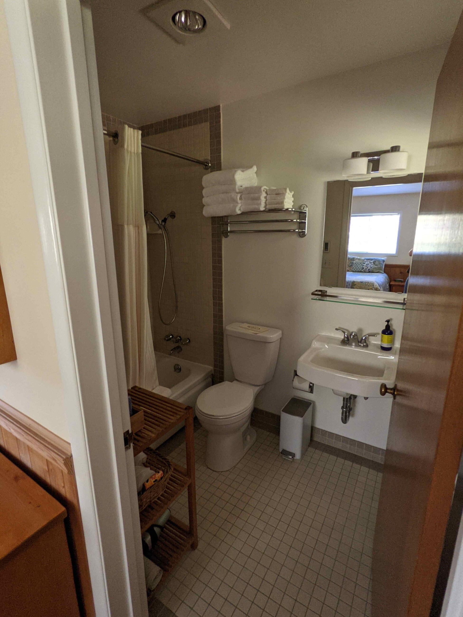 Suite 6 bathroom