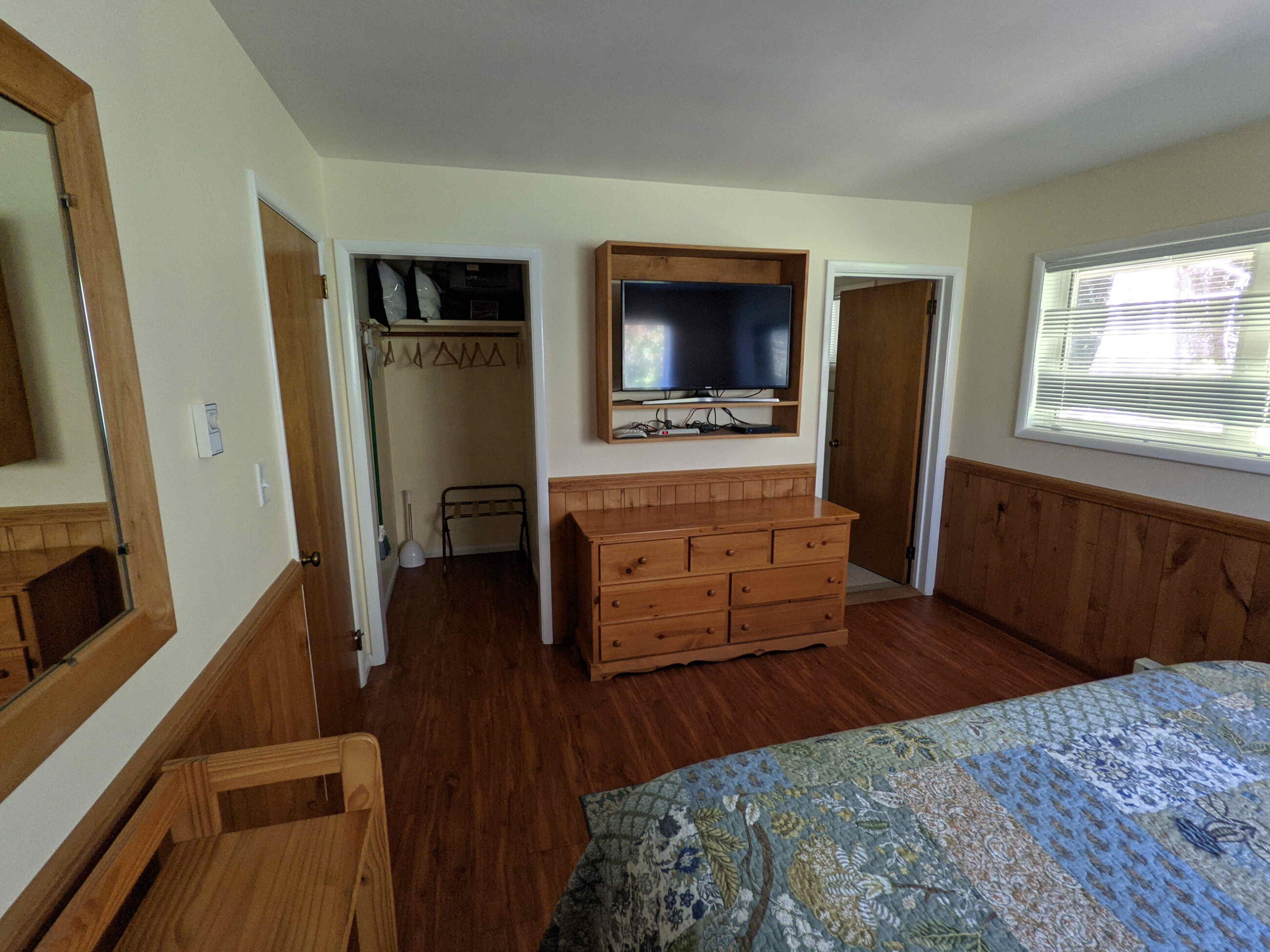 Suite 6 bedroom